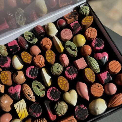 Offrez un instant de douceur unique, notre chocolat artisanal, délicatement fourré aux saveurs v